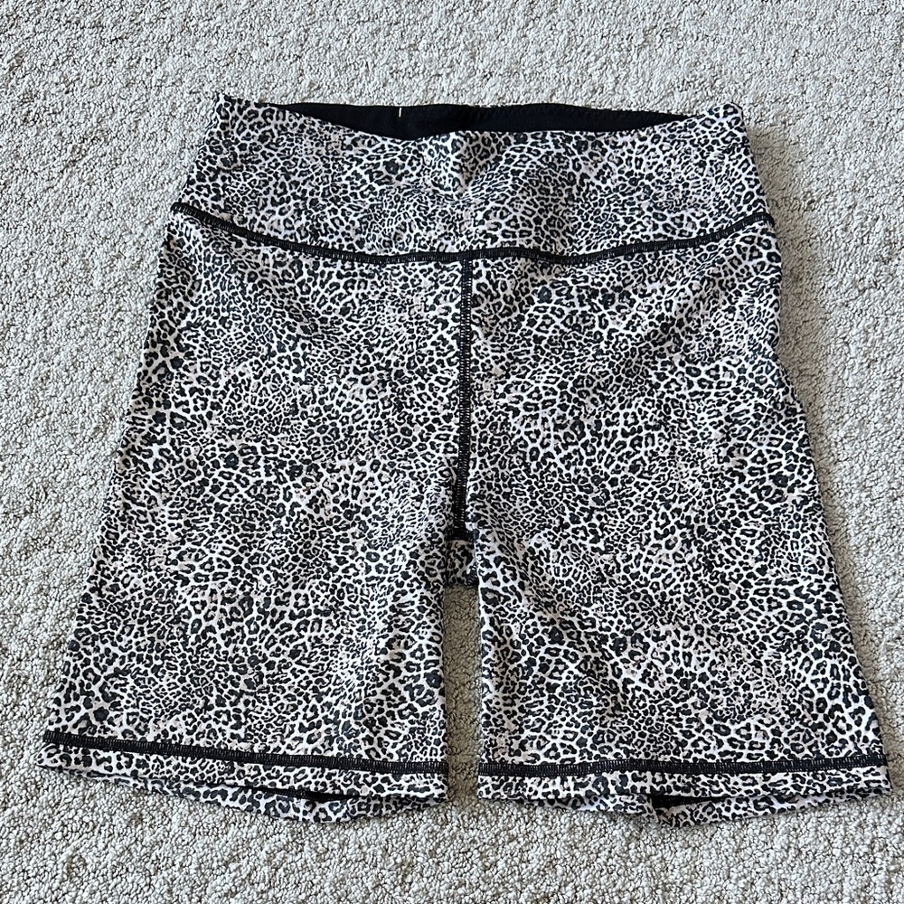 Victoria sport - Leopard Print Women's Shorts